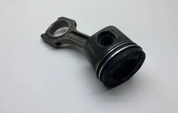 BMW 1 E81 E87 Piston with connecting rod