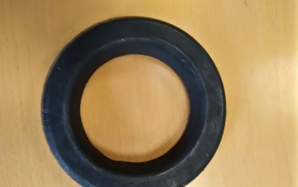 Mercedes-Benz E W210 Front coil spring rubber mount A2103210184