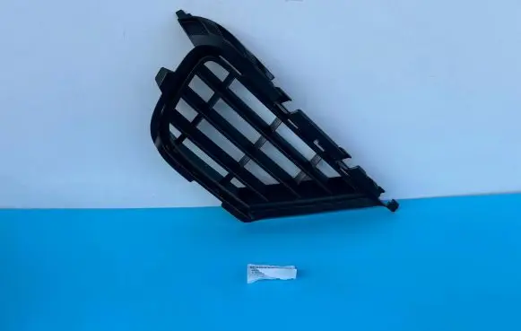 Volkswagen Touareg II Front bumper lower grill 7P6853666D