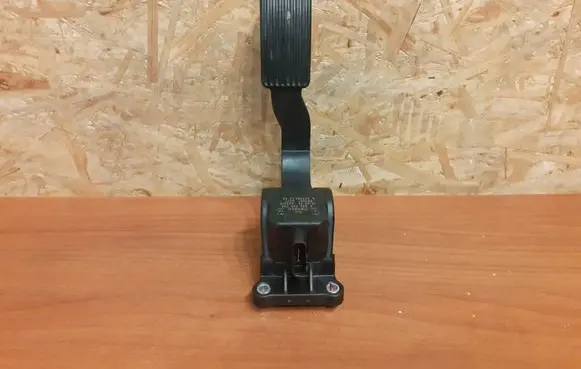 Mercedes-Benz Sprinter W906 Accelerator throttle pedal 2435 0280755025