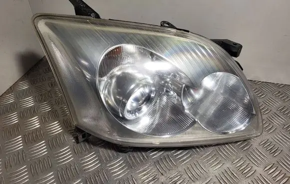 Toyota Avensis T250 Headlight/headlamp 0821211F3R 200404 12V55W
