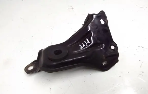 Honda CR-V Fender mounting bracket