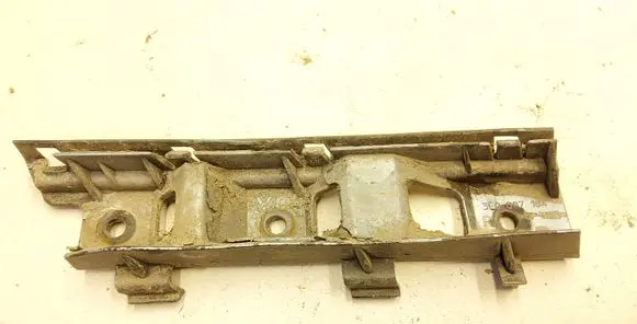 Volkswagen PASSAT B6 Front bumper mounting bracket 3C0807184