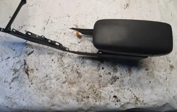 Toyota Avensis T250 Armrest 5891105070