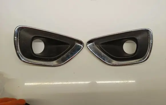 Jeep Grand Cherokee Front fog light trim/grill 68143082AB
