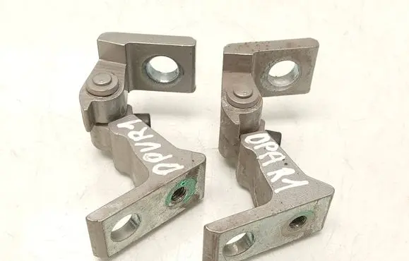 Volkswagen Golf VII Front door hinge set 8K0831402P 8K0831402K