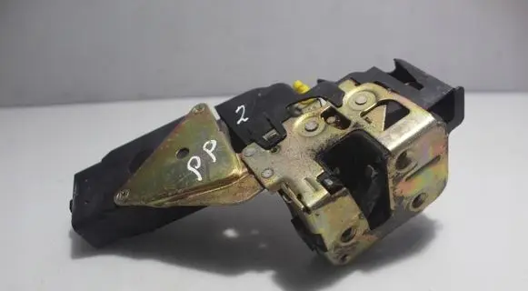 Mitsubishi Carisma Front door lock