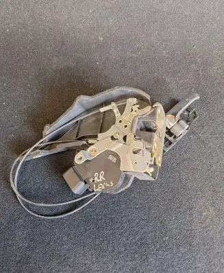 Lexus IS 200-300 Rear door lock