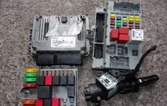 Fiat Bravo Engine control unit/module ECU 51871187
