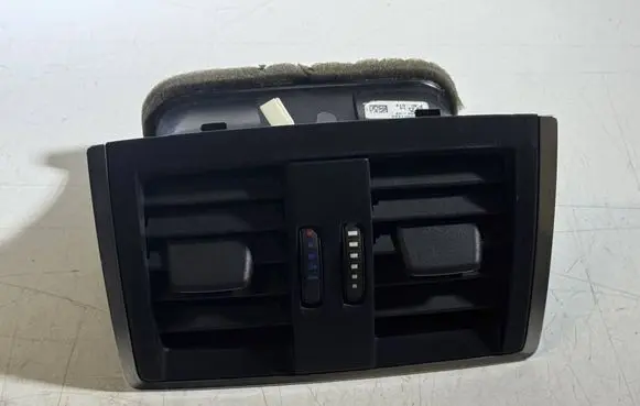 Rear air vent grill