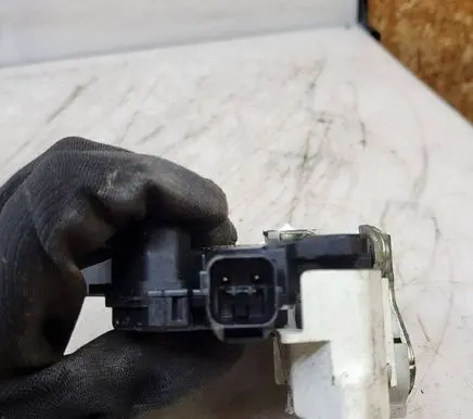 Citroen C-Crosser Front door lock