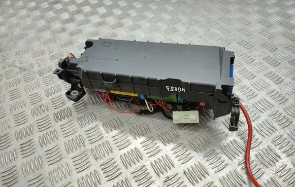 Mercedes-Benz A W176 Fuse module A2465400040