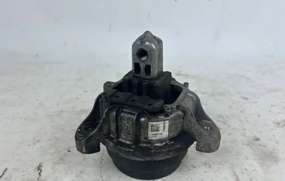 BMW 5 GT F07 Engine mount bracket 7935149