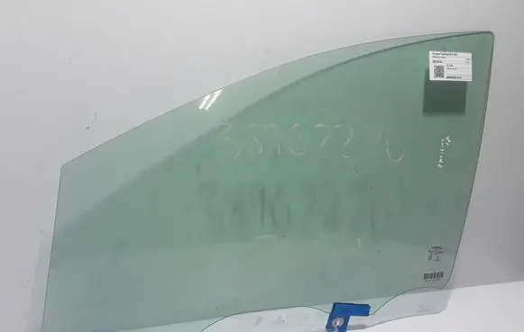 Chrysler Pacifica Front door window glass four-door 68231941AA