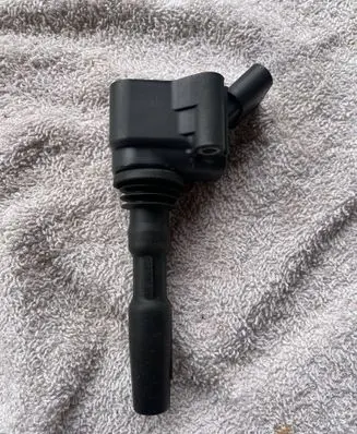 Volkswagen Golf VII High voltage ignition coil 04E905110K