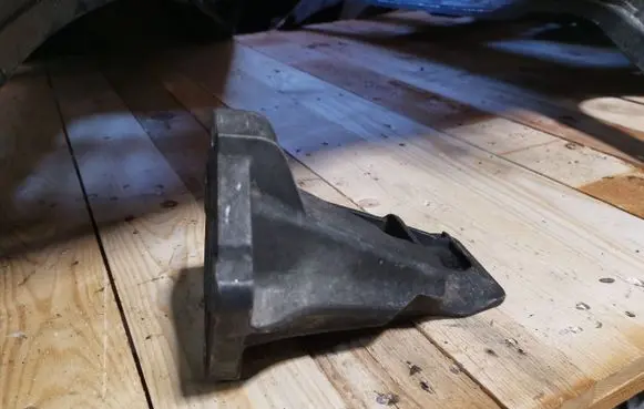 Land Rover Range Rover Sport L320 Engine mounting bracket