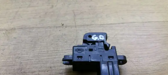 Nissan Qashqai Electric window control switch 25411JD000