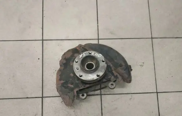 BMW X5 E53 Front wheel hub