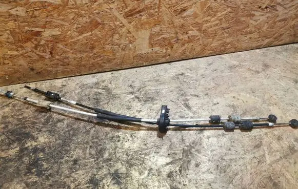 Opel Astra J Gear shift cable linkage 55563703