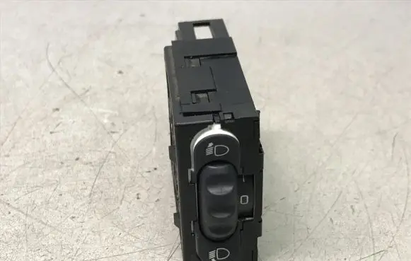 Opel Vivaro Headlight level height control switch 8200379685
