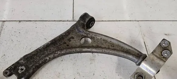 Volkswagen PASSAT B6 Front lower control arm/wishbone BFAT10