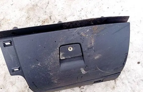 Volvo V50 Glove box 8626141