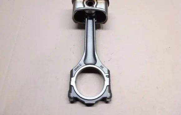 Volkswagen Golf V Piston with connecting rod 021E H008K R071