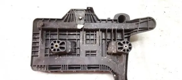 Volkswagen PASSAT B6 Battery box tray 1K0915333C