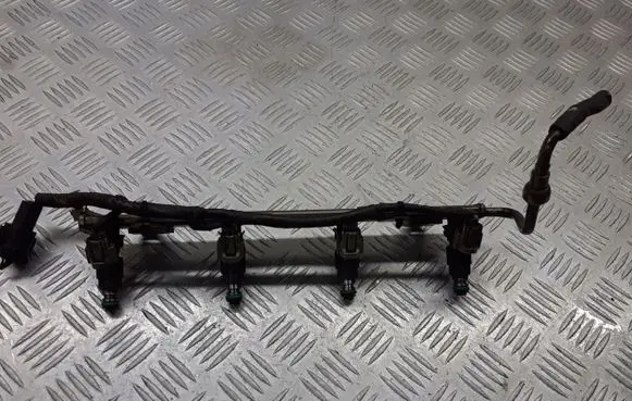 Nissan Primera Fuel main line pipe