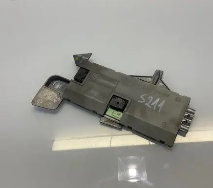 Mercedes-Benz E W211 Aerial antenna amplifier A2118202989 2118202989