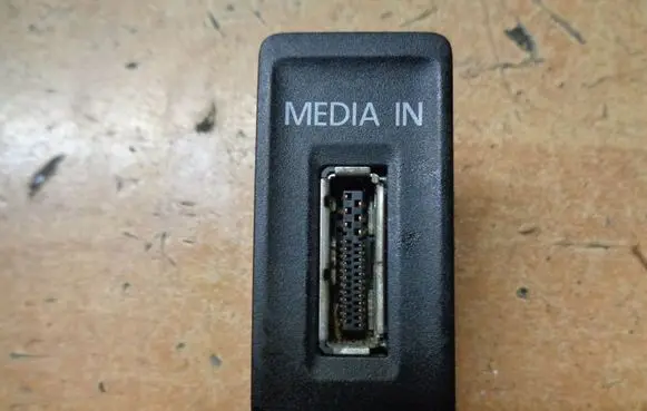 Volkswagen Golf VII USB socket connector 5G0035222A