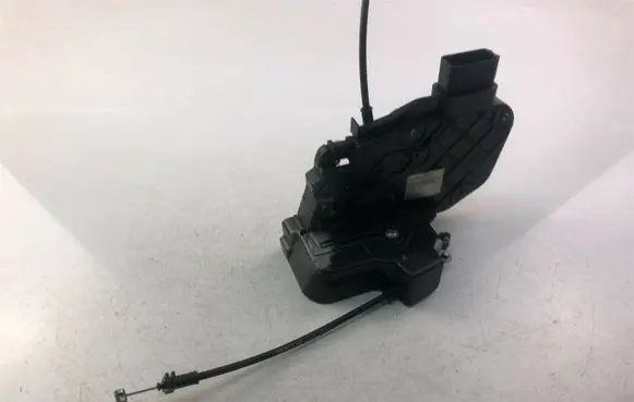 Toyota Sienna XL20 II Rear door lock 30699429 K4780