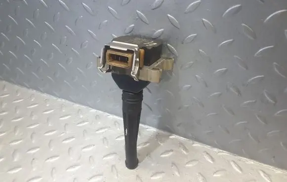 BMW 3 E46 High voltage ignition coil 1703360