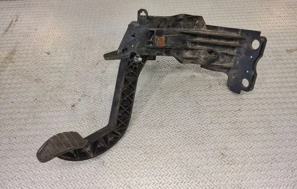Opel Movano B Clutch pedal 