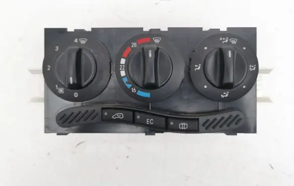 Mercedes-Benz A W168 Climate control unit 1688300485