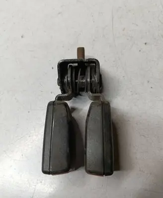 Rear seatbelt buckle
