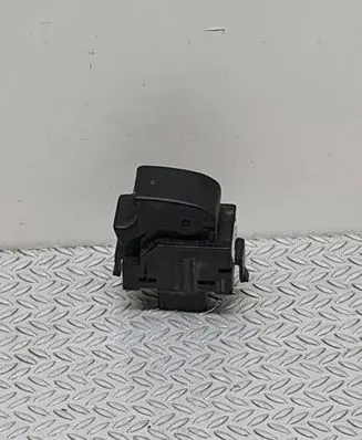 Toyota Corolla E120 E130 Electric window control switch 8771002041 370770194A1
