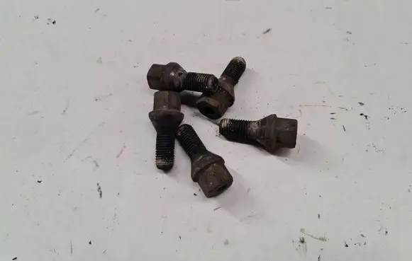 Opel Zafira B Nuts/bolts 