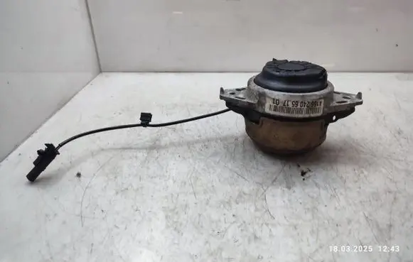 Mercedes-Benz ML W166 Engine mount bracket A166240651701
