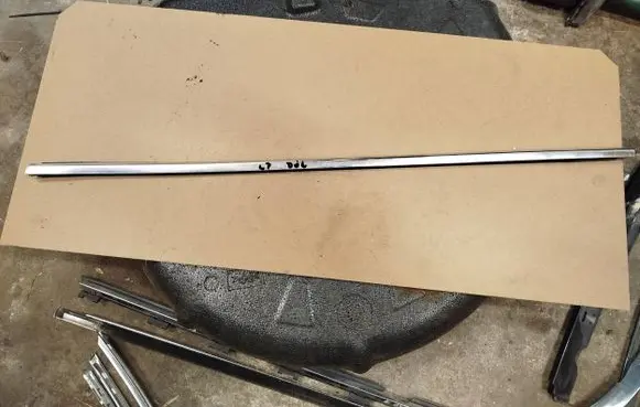BMW 5 E39 Front door windshield rail 