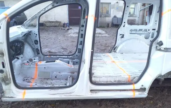 Volkswagen Caddy Pillar (middle) 