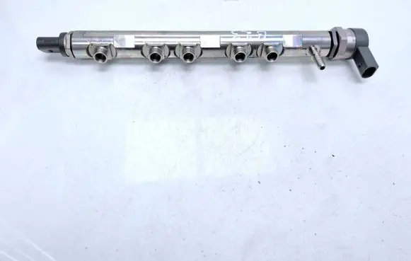 BMW 3 E92 E93 Fuel main line pipe 7809128 3992471 0445214183