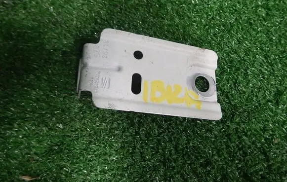 Fender mounting bracket