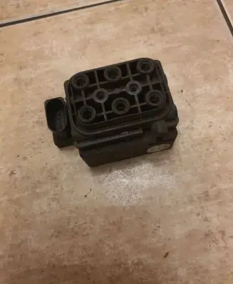Volkswagen Phaeton Air suspension valve block 15152400052