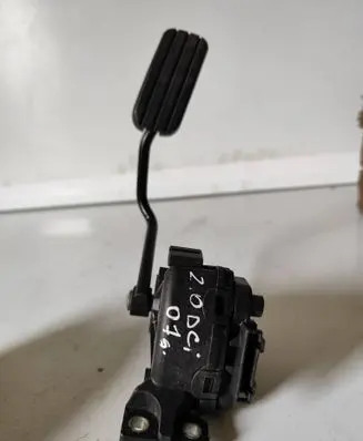 Renault Trafic II (X83) Accelerator throttle pedal 6PV00811914 7700313060