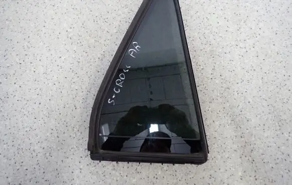 Suzuki SX4 S-Cross Sliding door window/glass