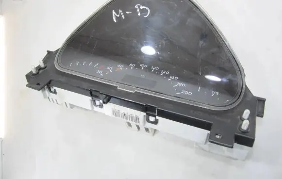 Mercedes-Benz A W168 Speedometer (instrument cluster) A1685404011 09051639902 9811300245