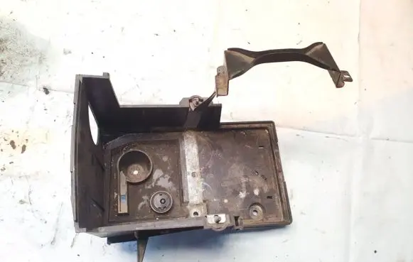 Battery box tray