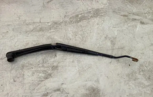 Chrysler 300 - 300C Front wiper blade arm
