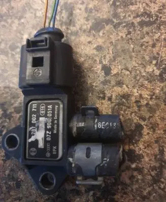 Audi A6 S6 C6 4F Exhaust gas pressure sensor 0281002711 07Z906051A